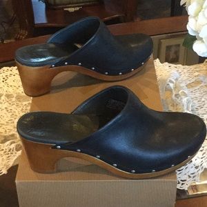 UGG Black Leather Cloggs “Abbie” Size 9